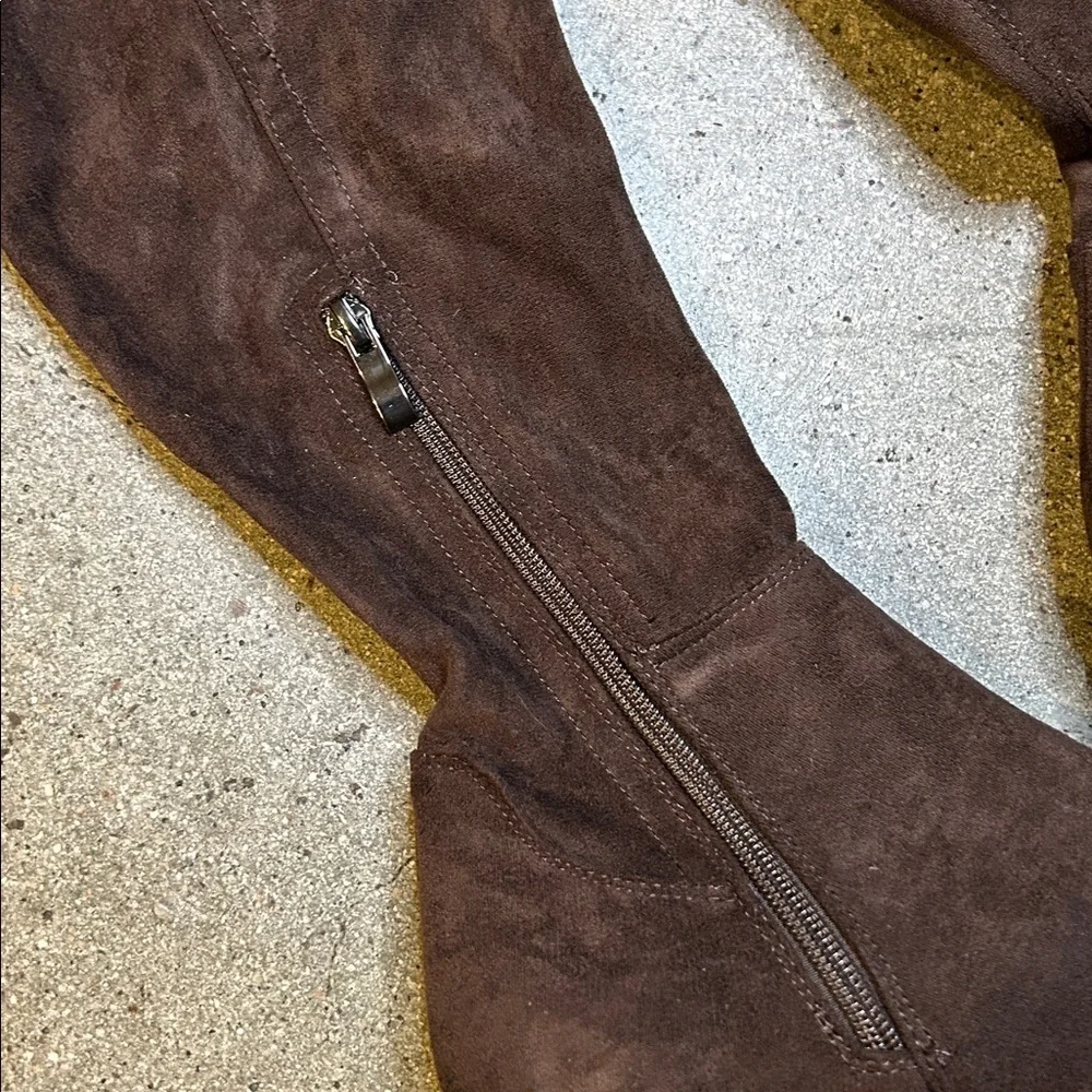 ShoeNTale Brown Suede Knee-High Boots